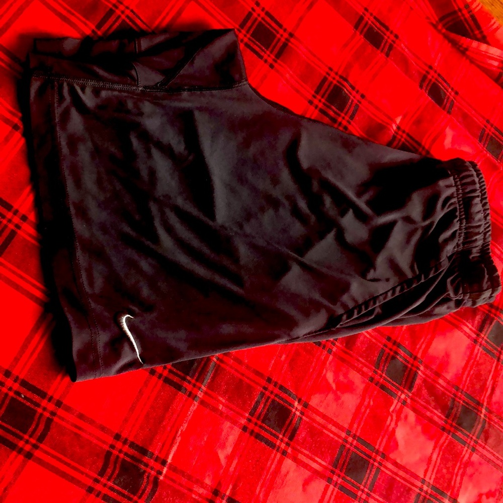 Men’s size small nike dry fit shorts. No snags. Great condition.